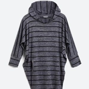 Medium hooded striped top